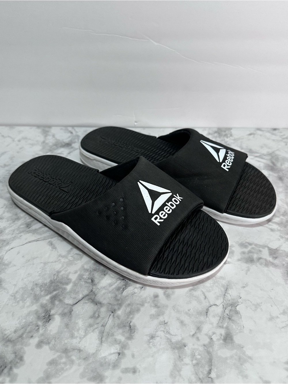 Reebok Black White Sport Slide Sandals Slip On Athletic Comfort Size 9